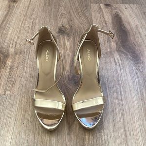 Also high heel sandals in gold/ size 7.5 /38 eur